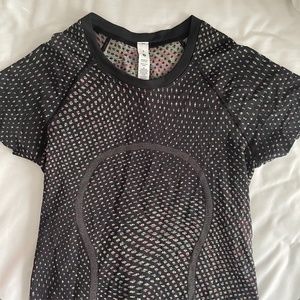 NWOT Swiftly Short Sleeve 2.0 Rainbow Grid Pattern/Black sz 4